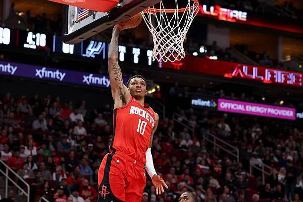 乐鱼官方入口-连续两场稳定输出！火箭锋线新星总算是摆脱了之前的阴霾状态了？